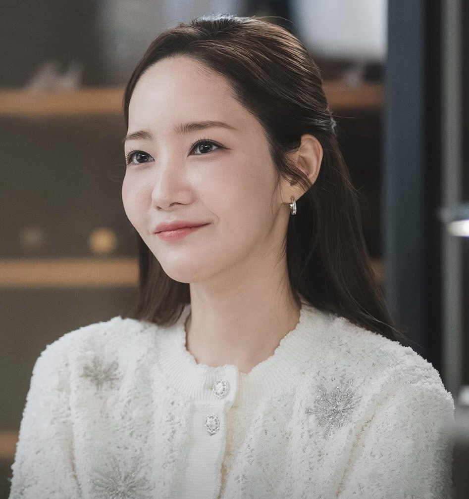Behind-the-scenes cut of Park Minyoung