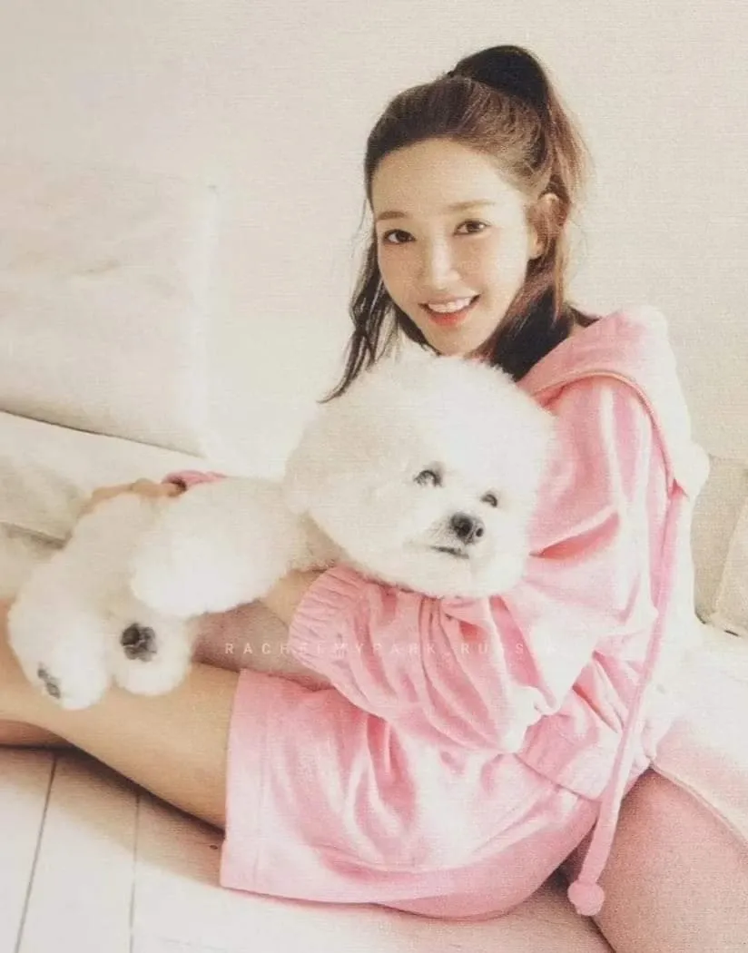 Behind-the-scenes cut of Park Minyoung