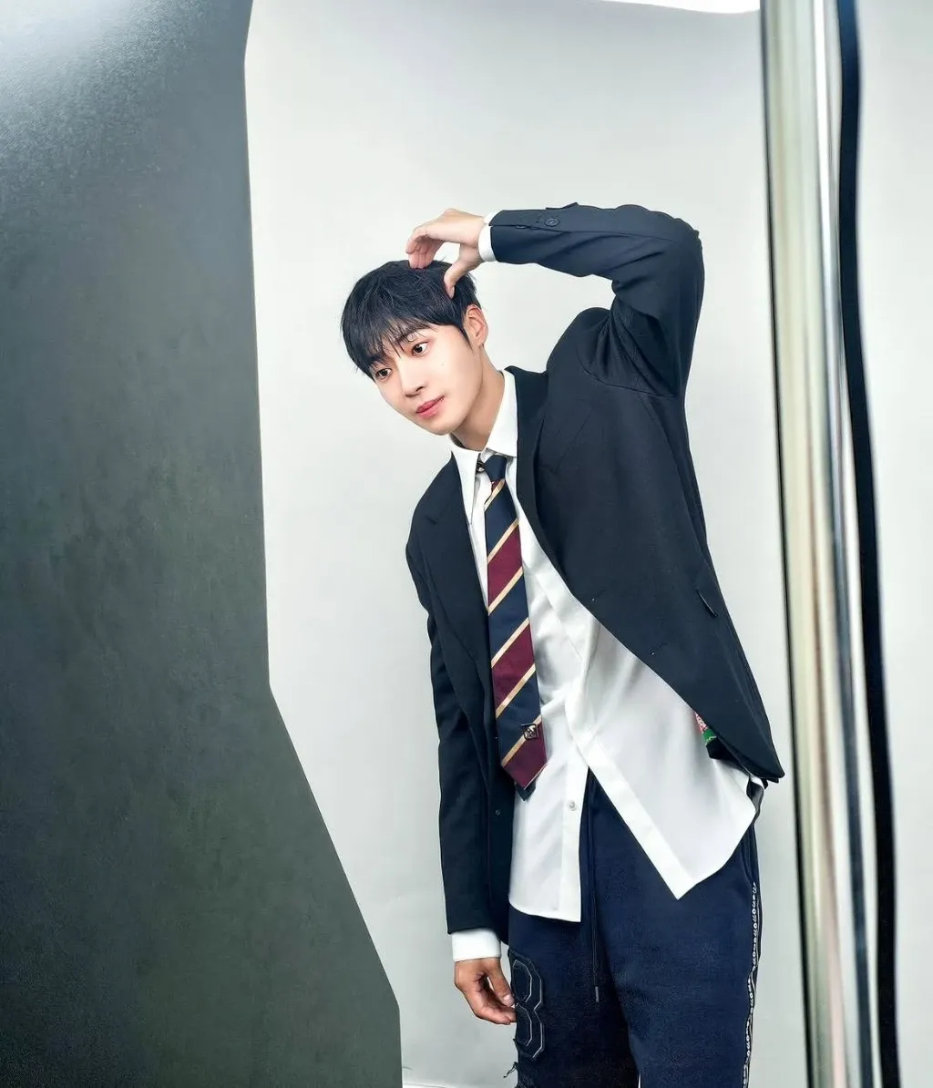 Behind-the-scenes cut of Choo Youngwoo