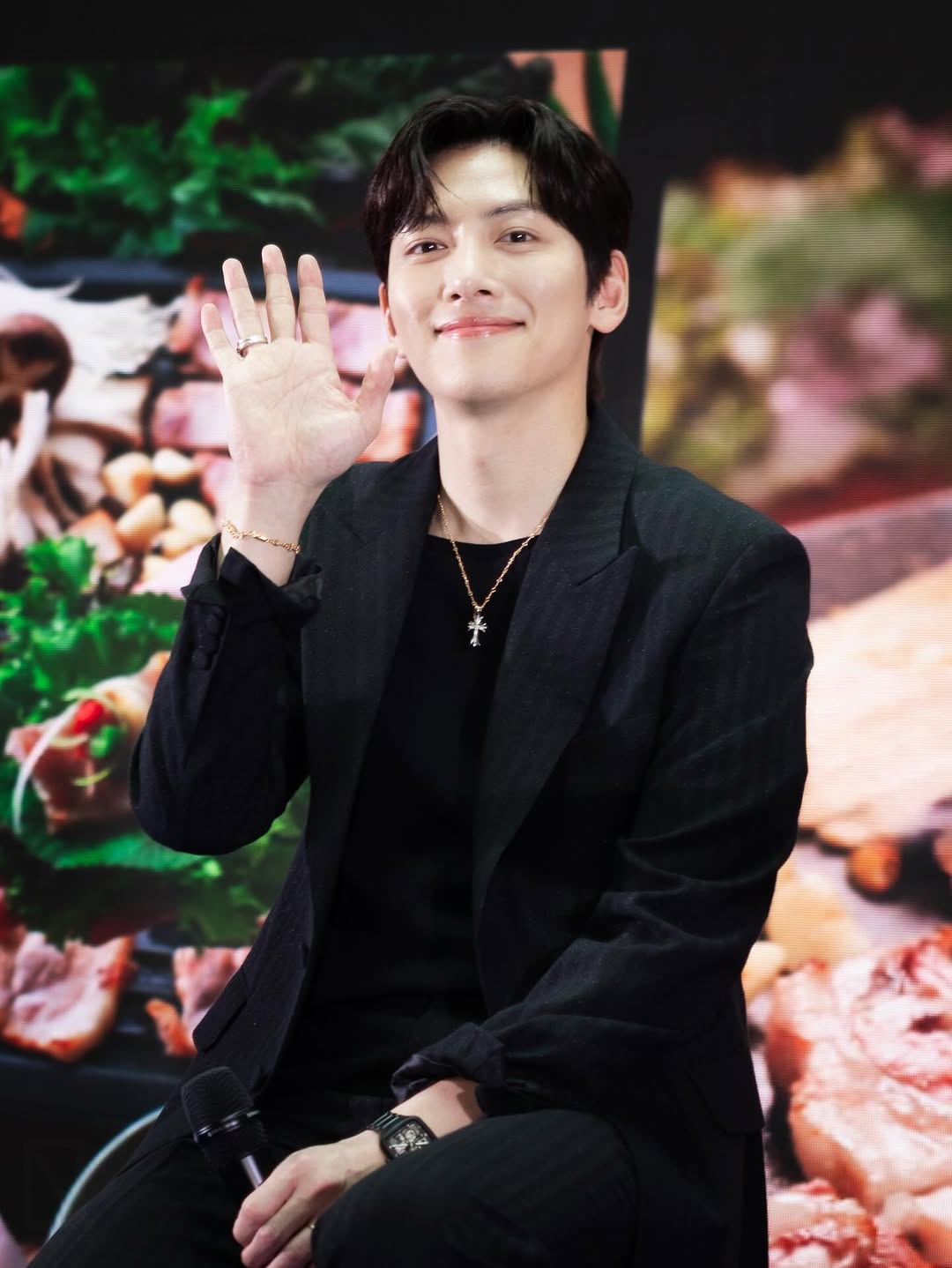 粉丝拍下的池昌旭瞬间