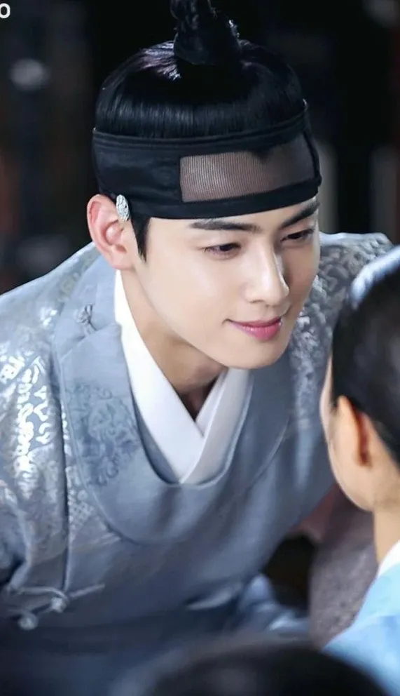 Recent activity shot of Cha Eunwoo