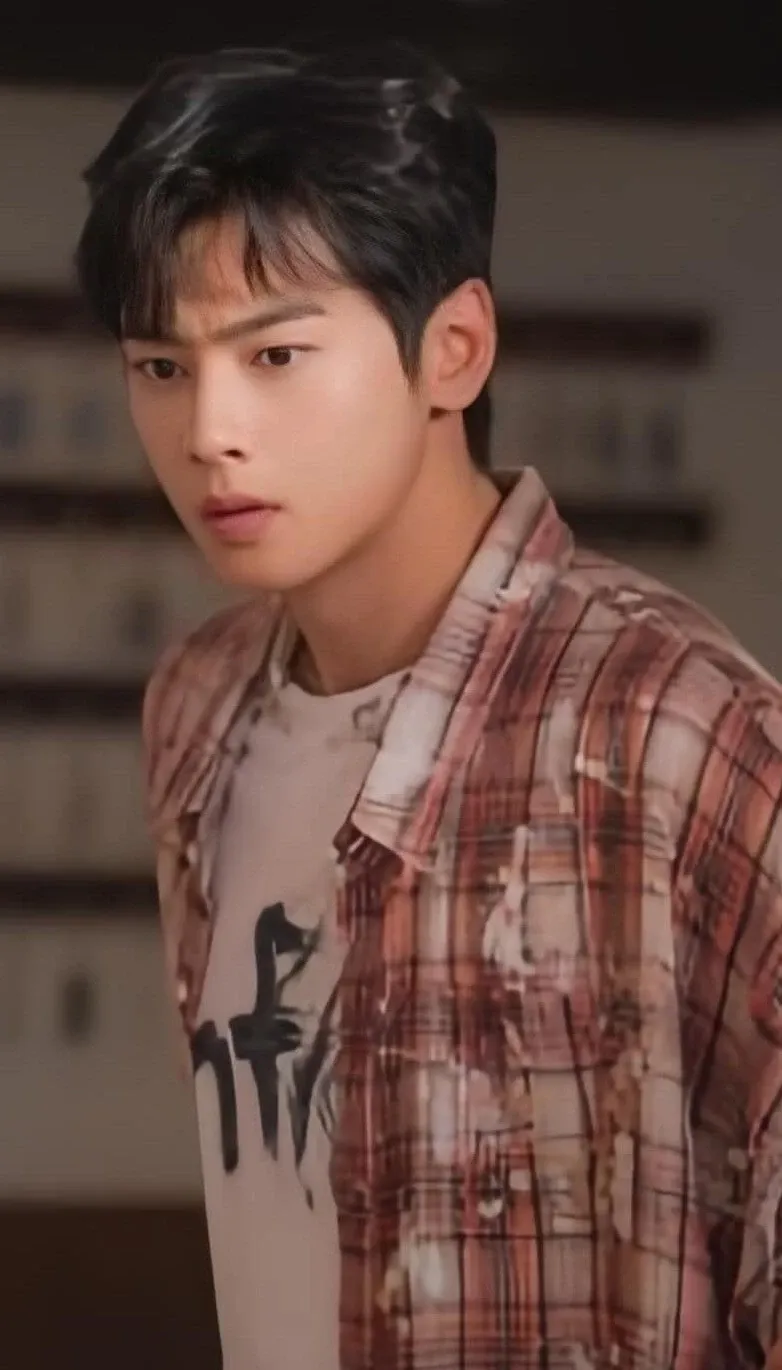 Latest photo of Cha Eunwoo
