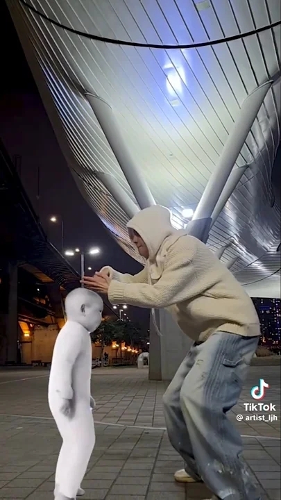 粉絲拍下的李鍾碩瞬間