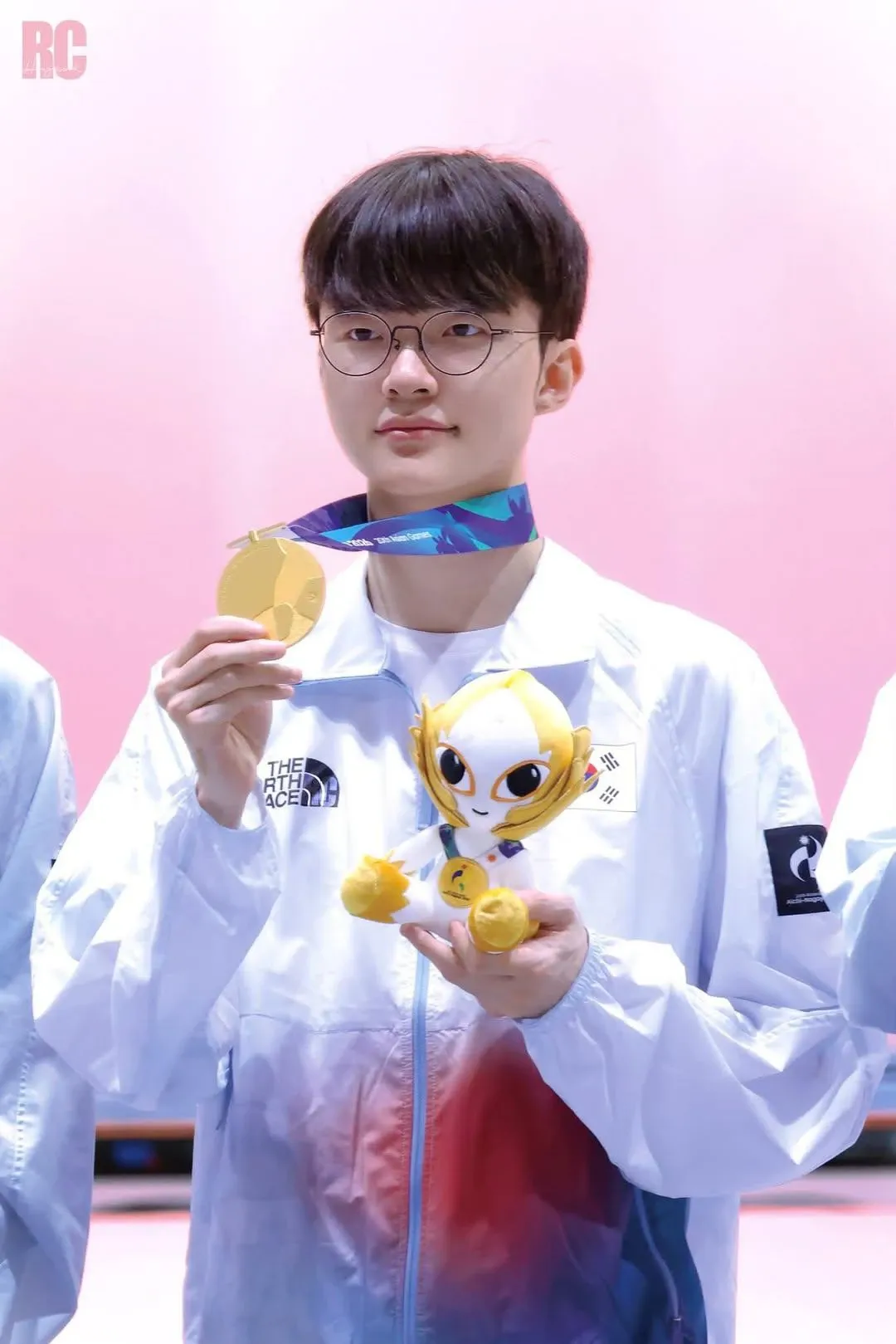 Behind-the-scenes cut of Faker
