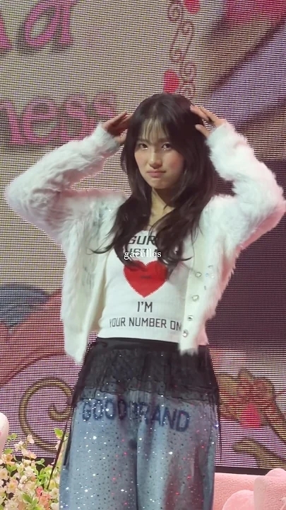 Behind-the-scenes cut of Kim Hyeyoon