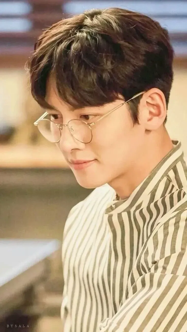 Behind-the-scenes cut of Ji Changwook