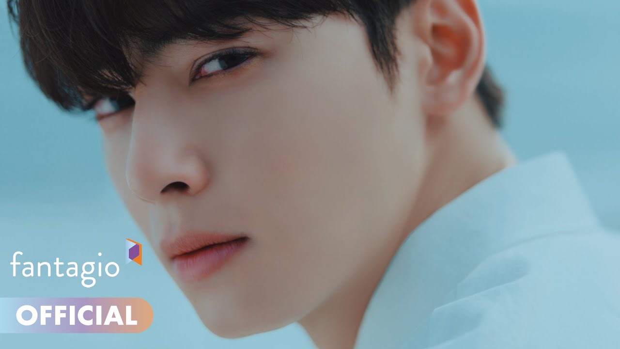 Behind-the-scenes cut of Cha Eunwoo