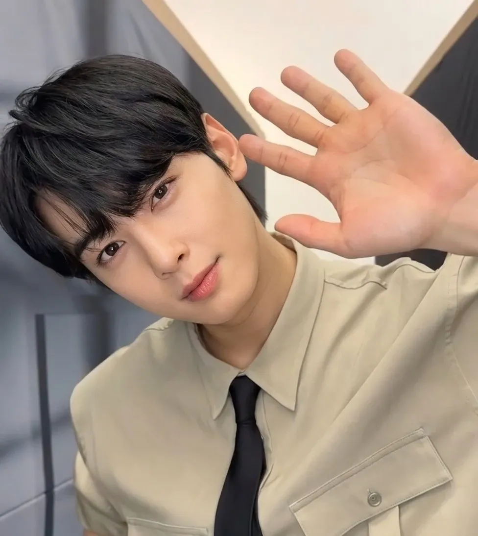 Latest photo of Cha Eunwoo