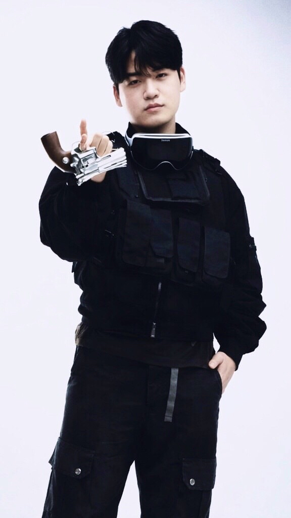 Special wallpaper made by Gumayusi's fans