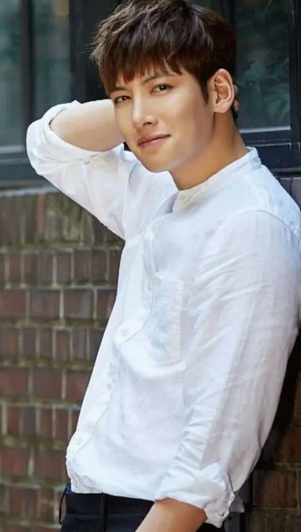 Behind-the-scenes cut of Ji Changwook