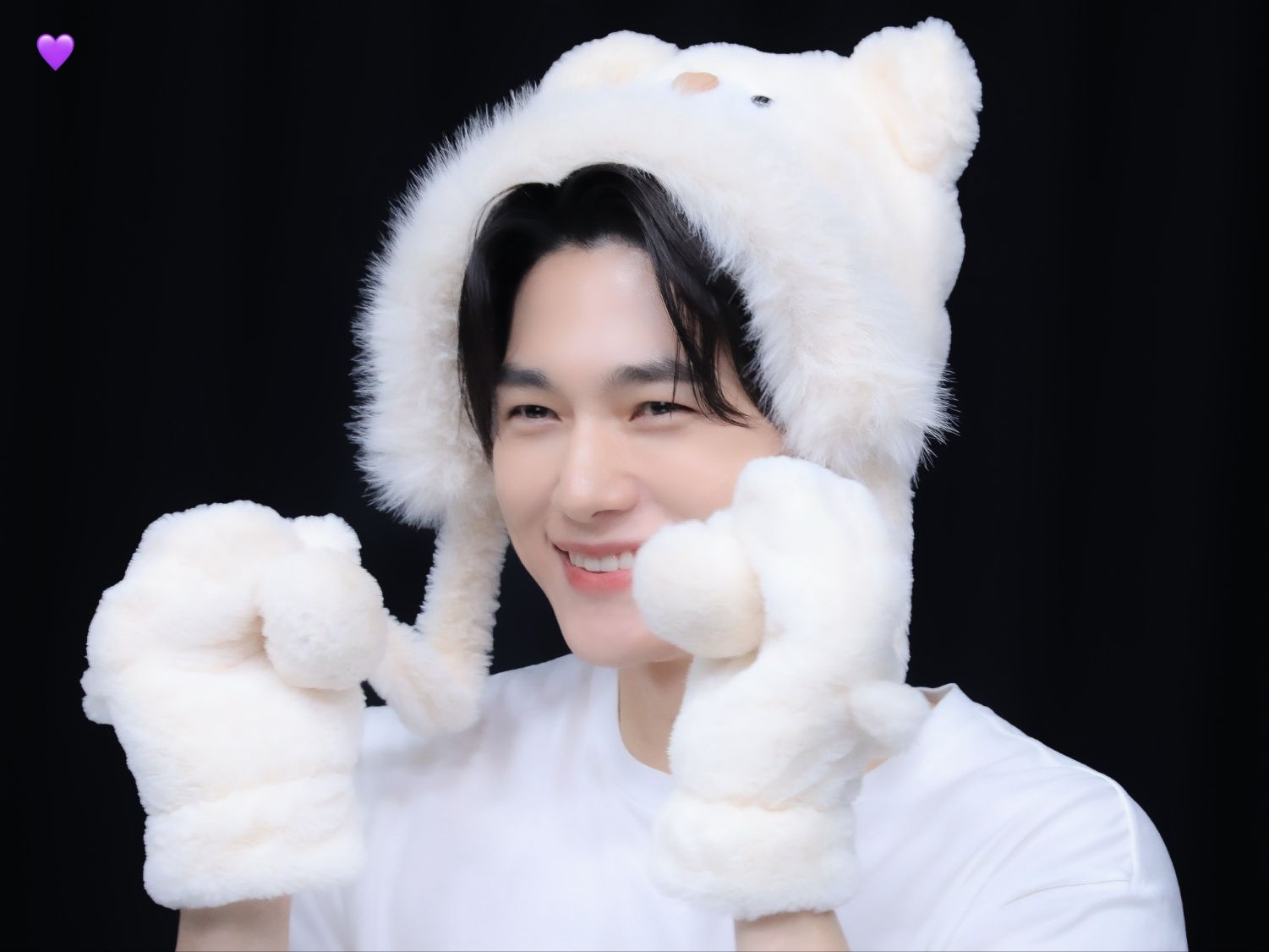 金明洙 (L)的近期活动照