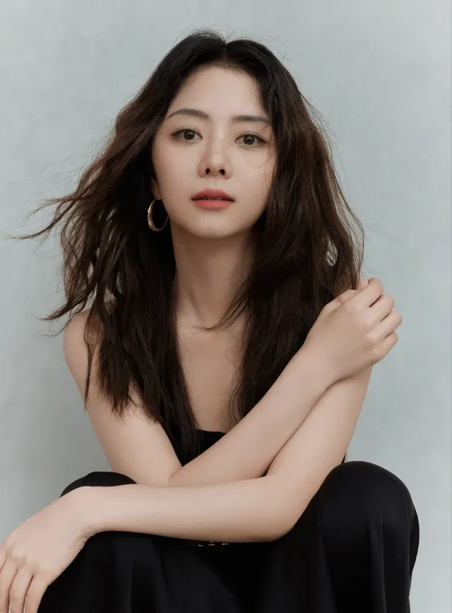 Behind-the-scenes cut of Tan Song Yun