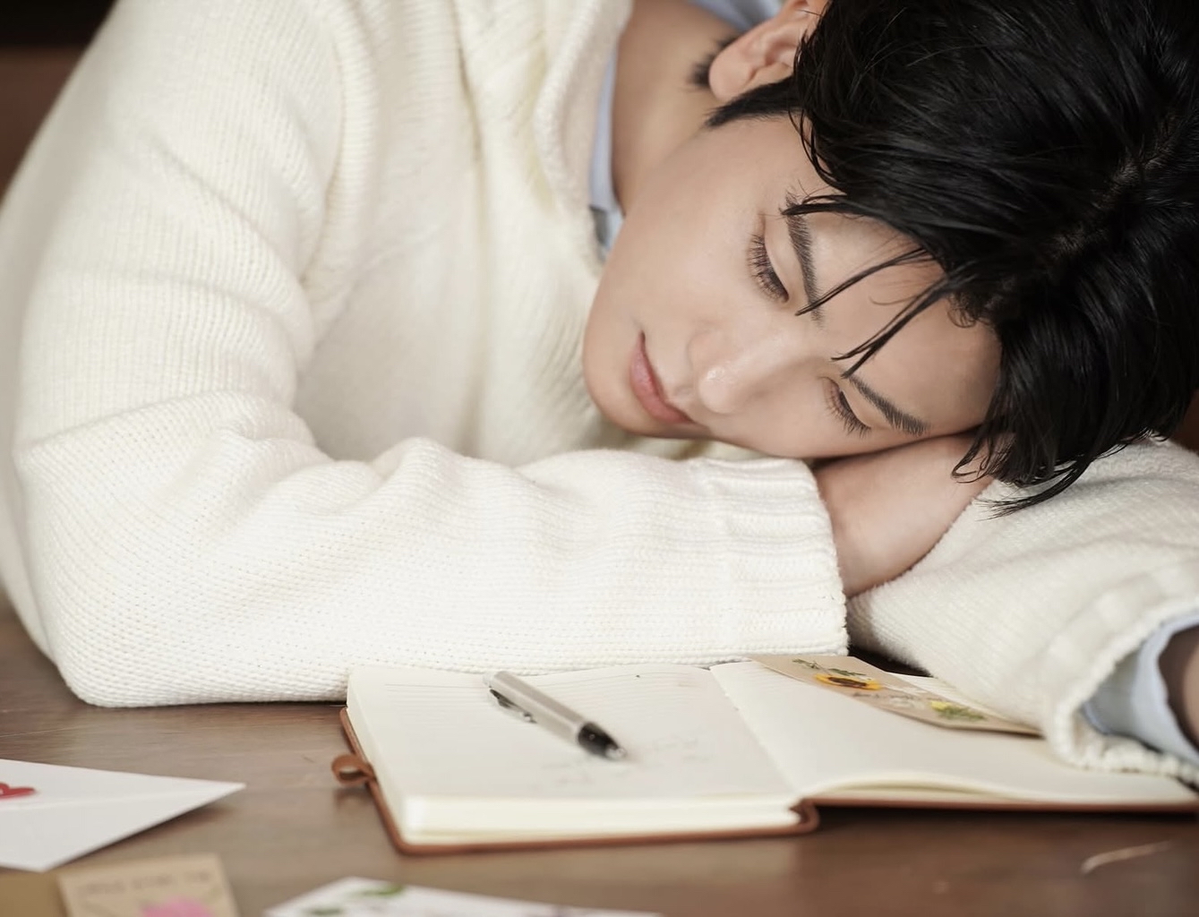 A moment captured by a fan of Park Hyungsik