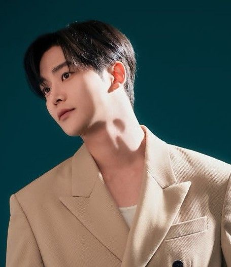 Foto terbaru dari Rowoon