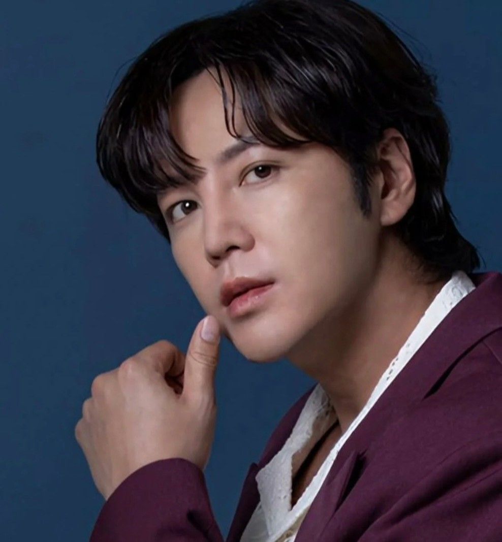 Latest photo of Jang Geunsuk