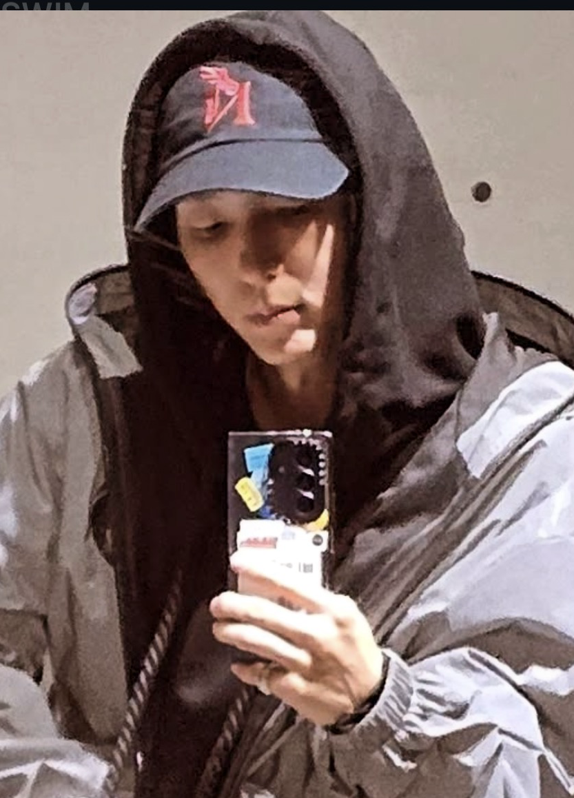 A moment captured by a fan of Lee Joongi