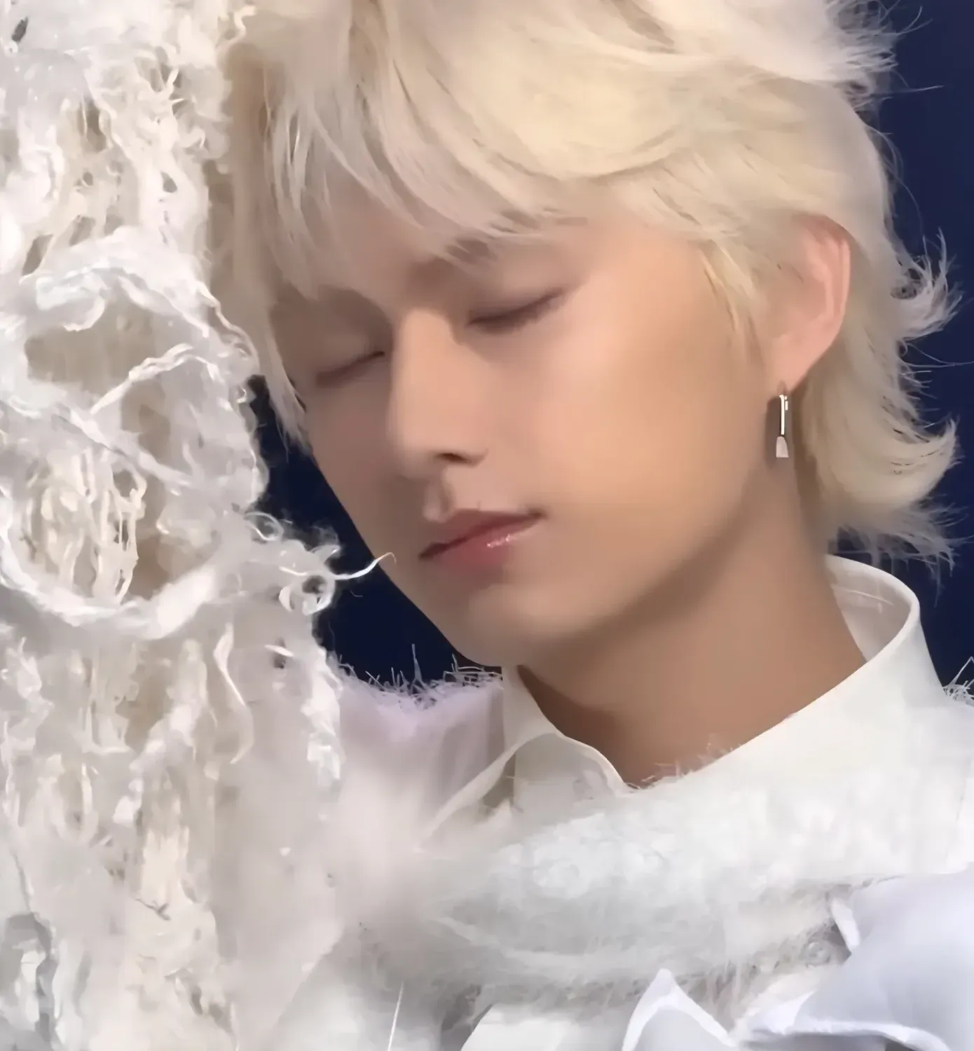Behind-the-scenes cut of Wen Junhui