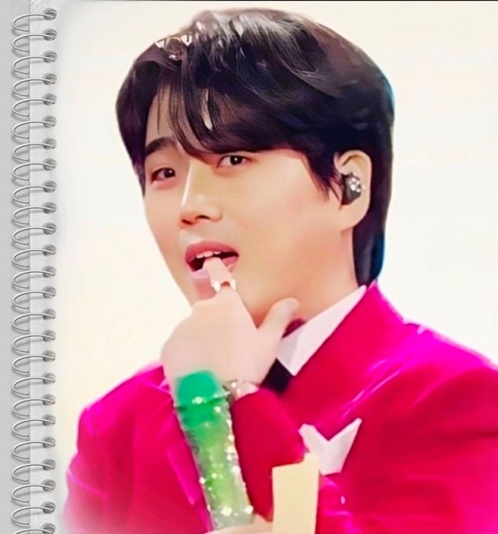 Behind-the-scenes cut of Hwang Youngwoong