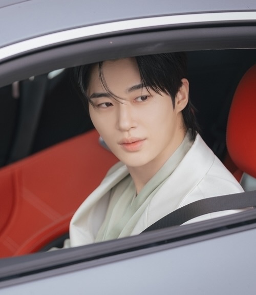 Behind-the-scenes cut of Byeon Wooseok