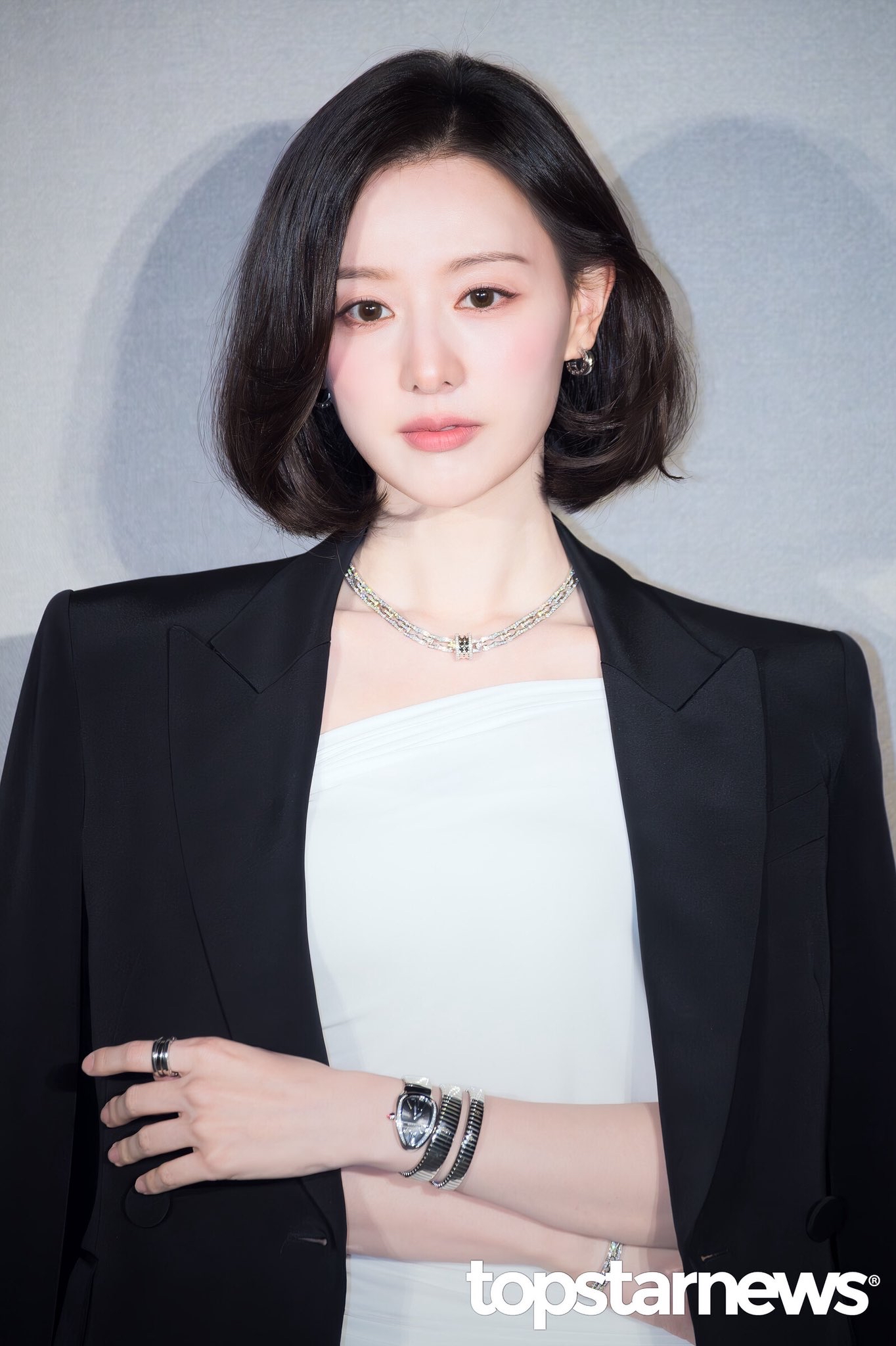 Behind-the-scenes cut of Kim Jiwon