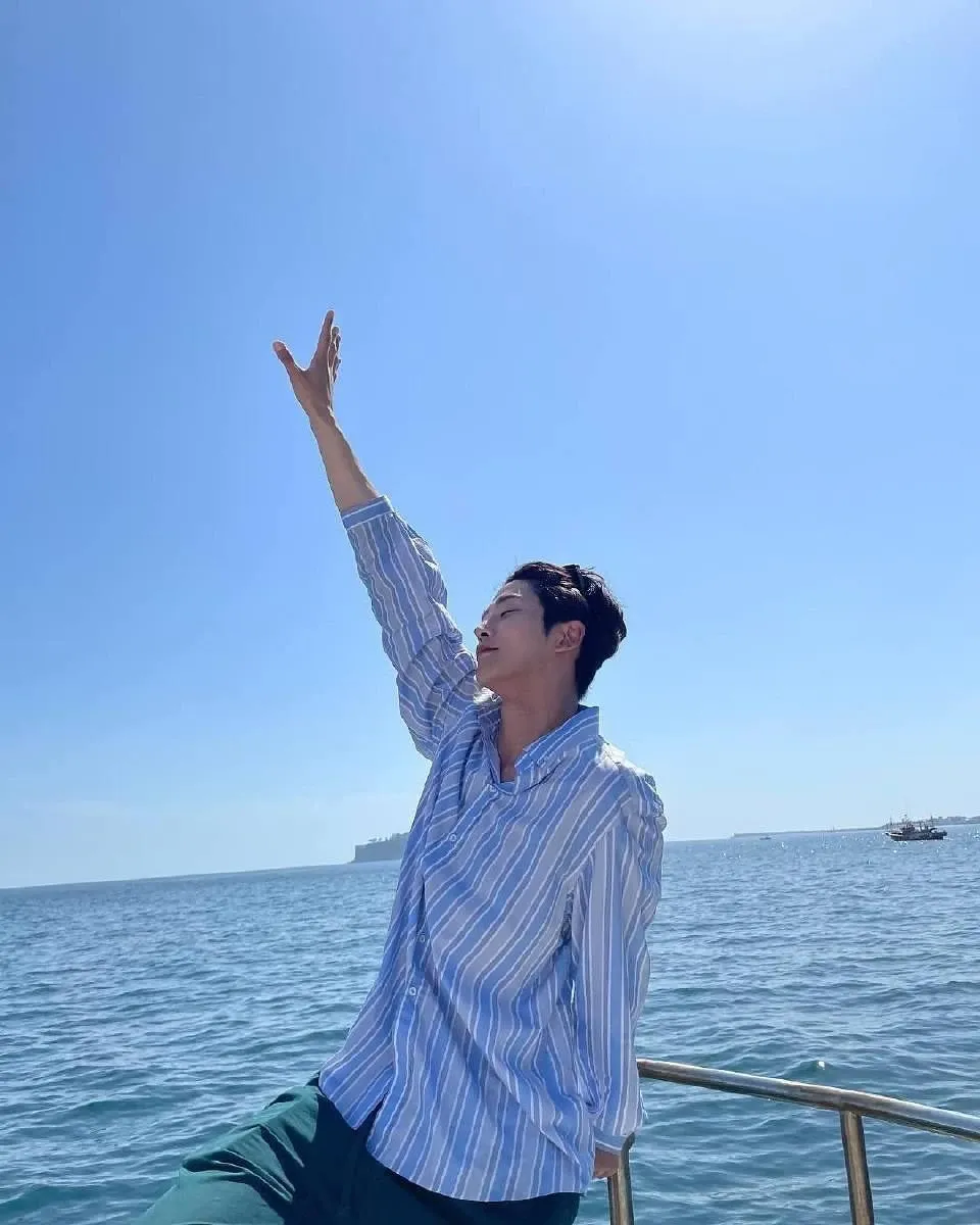 Foto kegiatan terbaru dari Rowoon