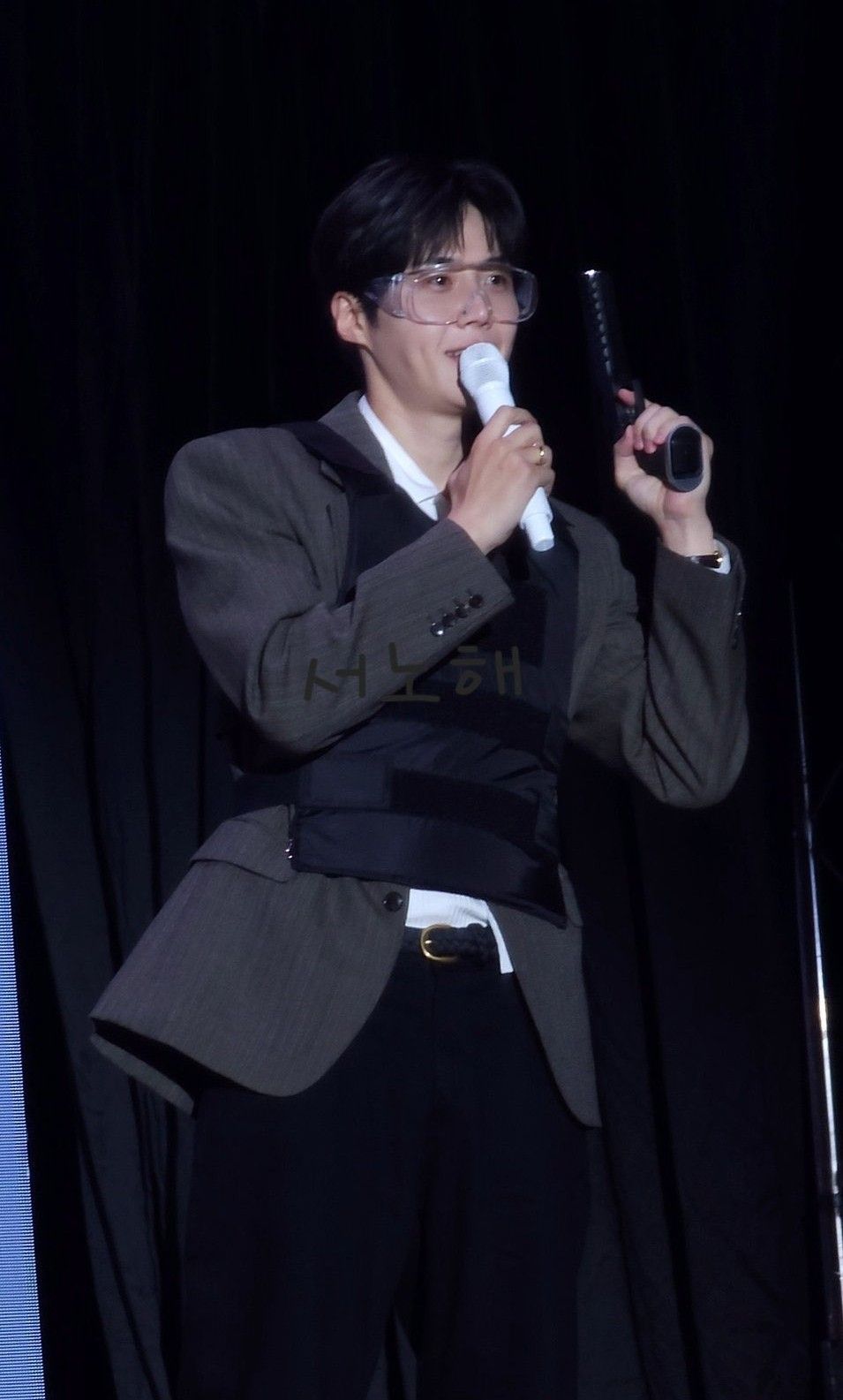 A moment captured by a fan of Kim Seonho