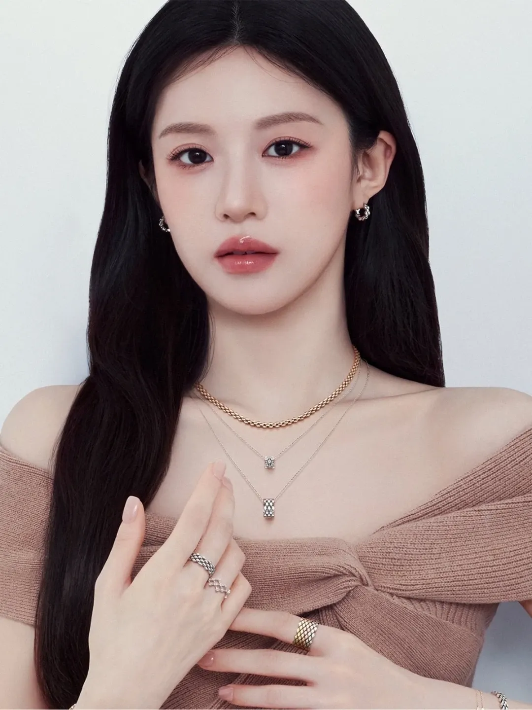 Recent activity shot of Go Younjung