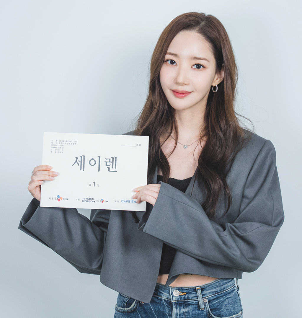 Foto kegiatan terbaru dari Park Minyoung