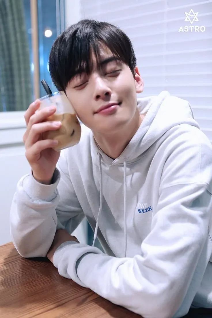 Latest photo of Cha Eunwoo
