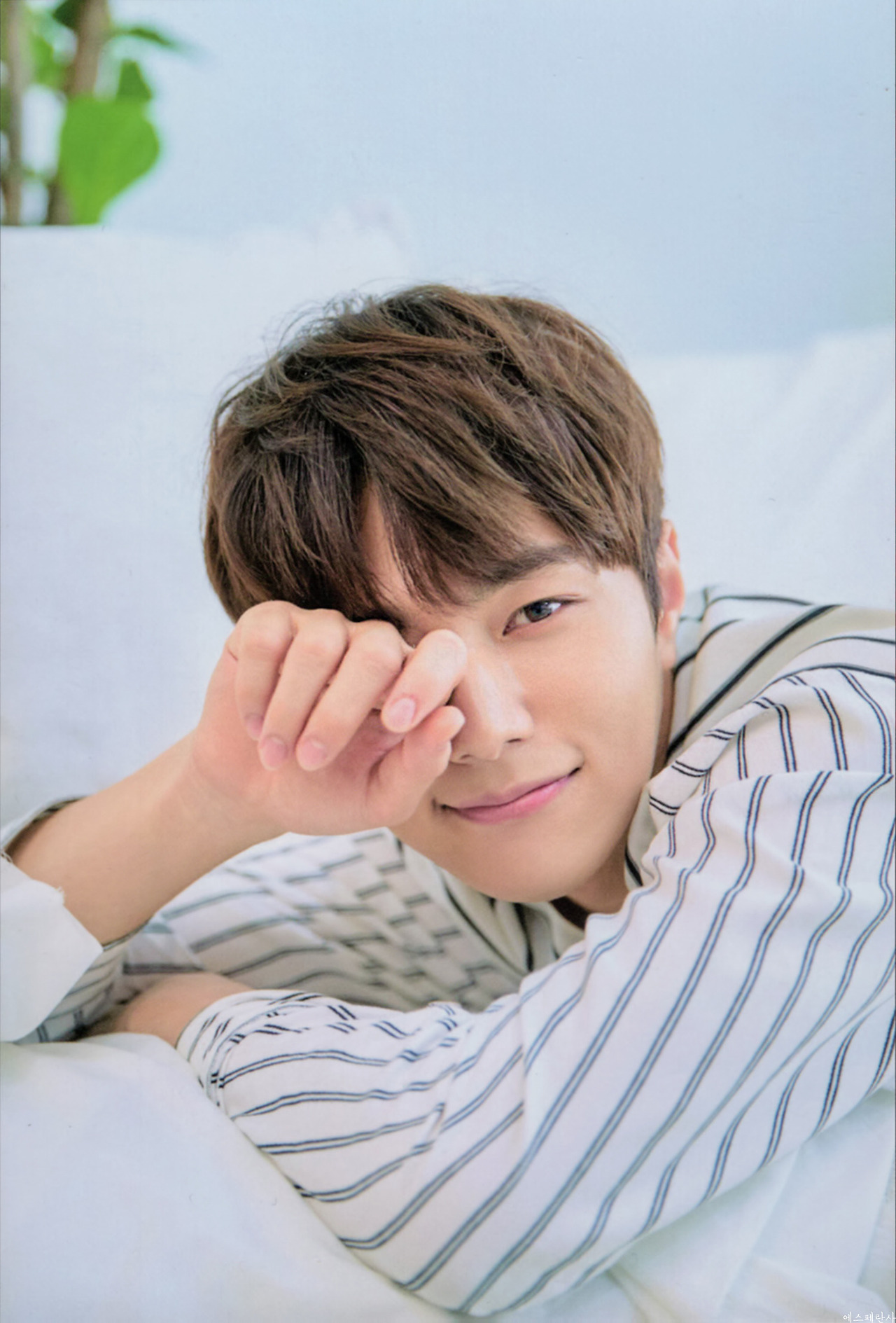 Recent activity shot of Kim Myungsoo (L)