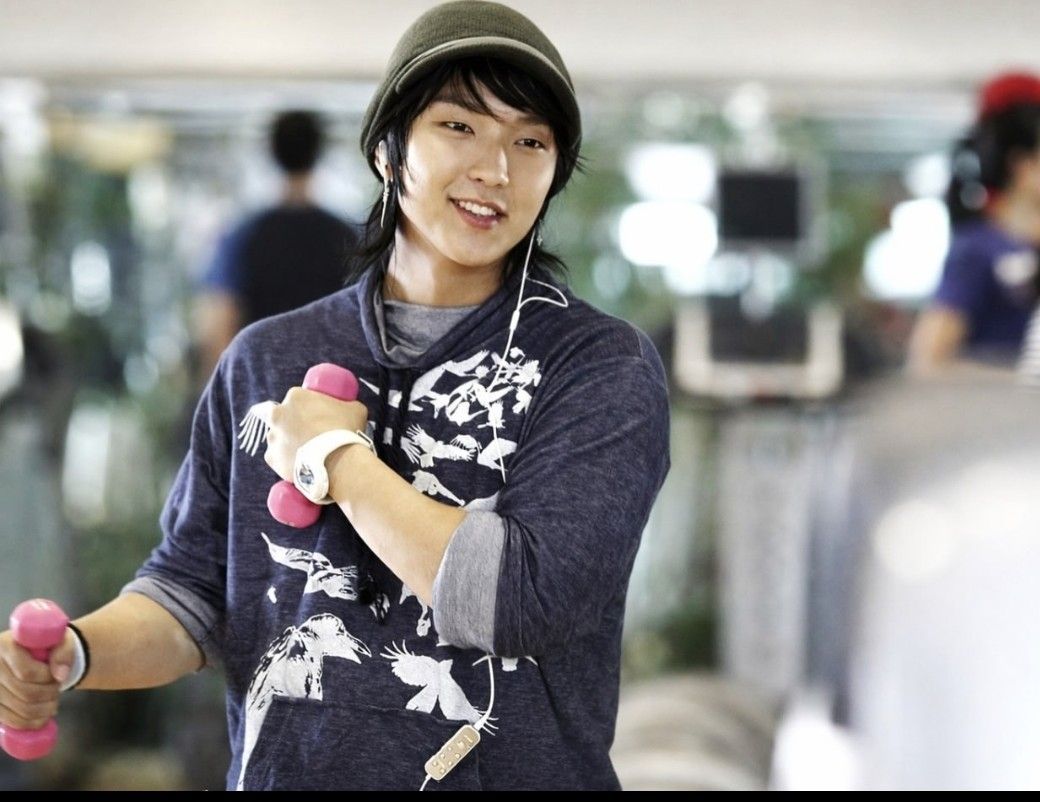 Behind-the-scenes cut of Lee Joongi