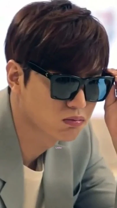 イ・ミンホの最近の活動ショット