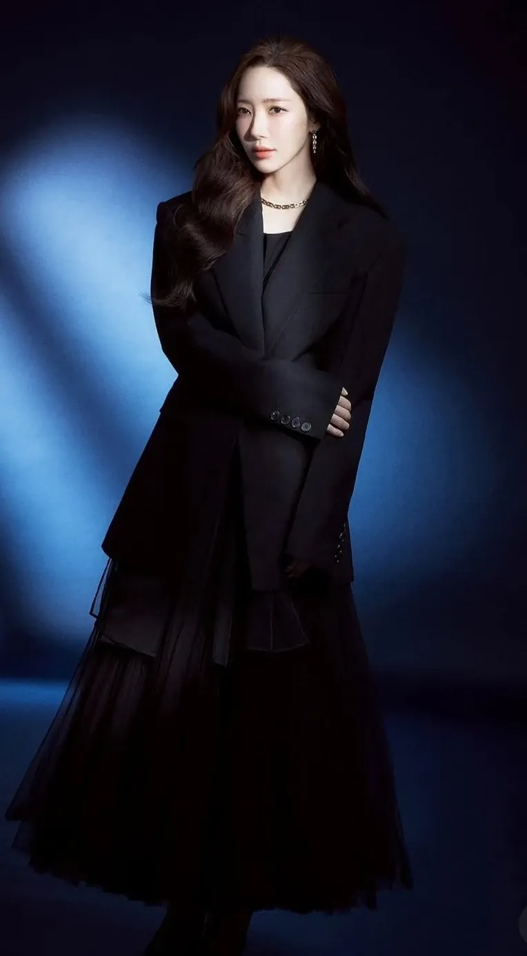 Emotional wallpaper shared by fans for Park Minyoung