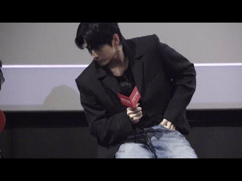 粉丝拍下的邕圣祐瞬间