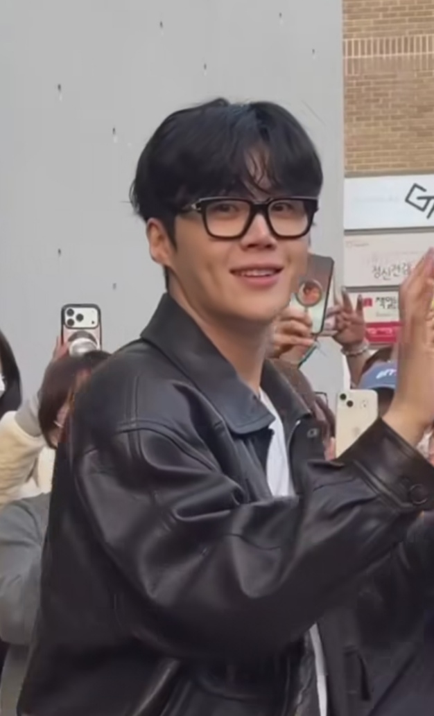 Foto kegiatan terbaru dari Kim Seonho