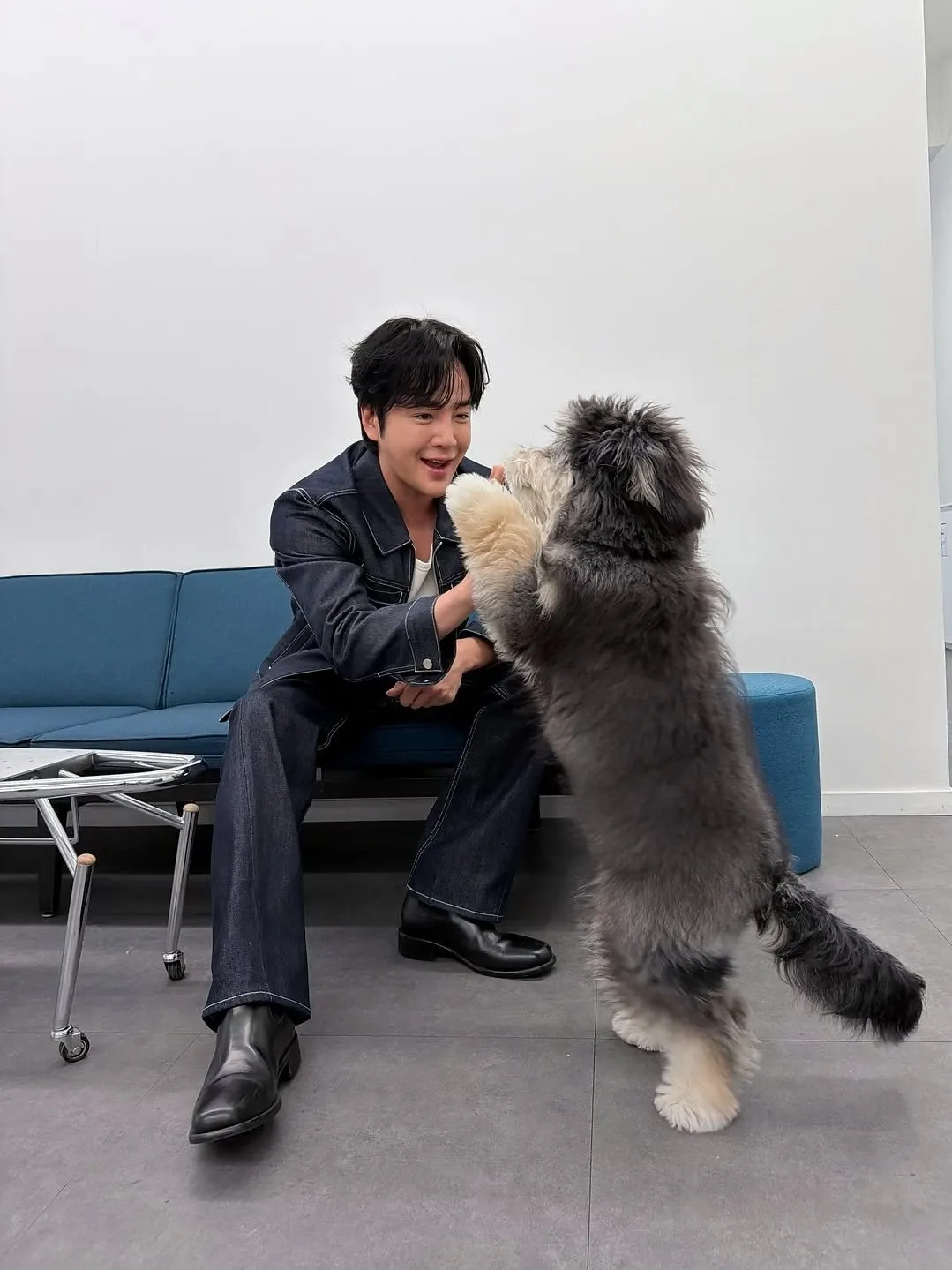 A moment captured by a fan of Jang Geunsuk
