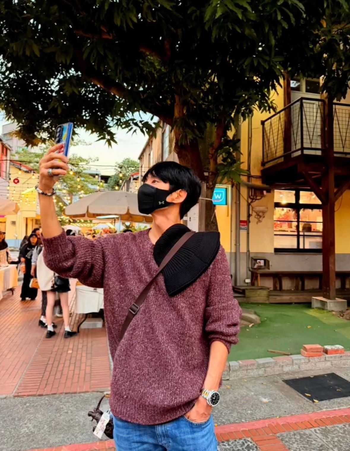 Behind-the-scenes cut of Lee Joongi