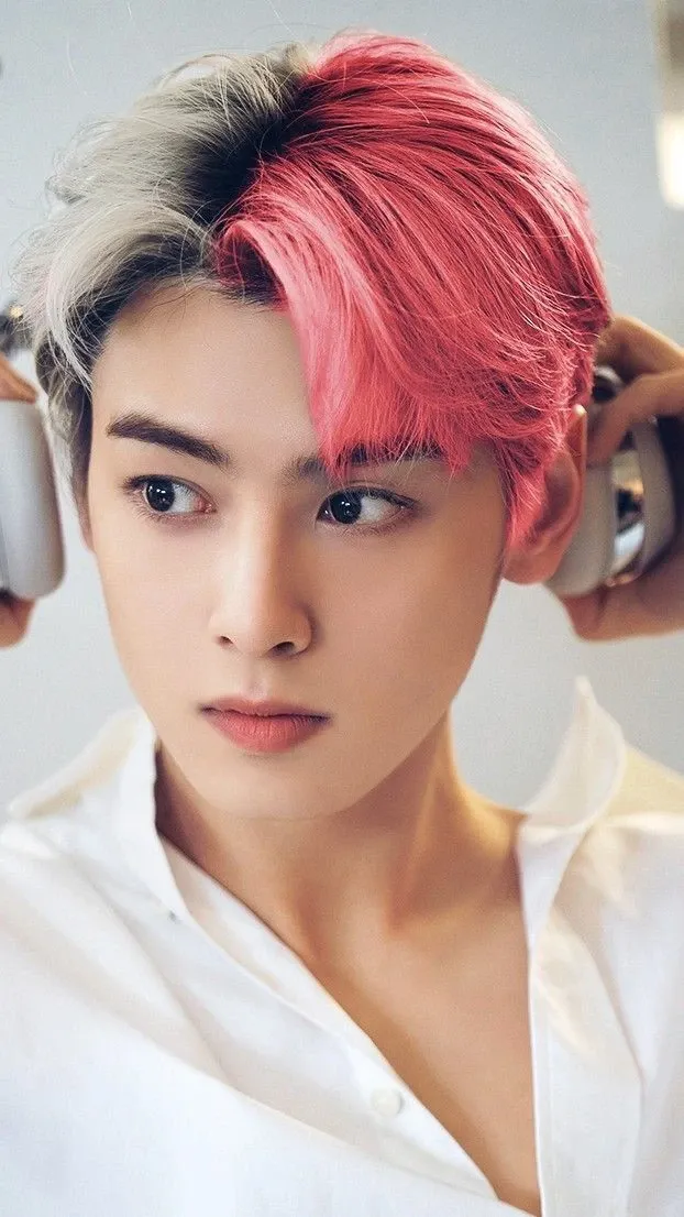 A moment captured by a fan of Cha Eunwoo