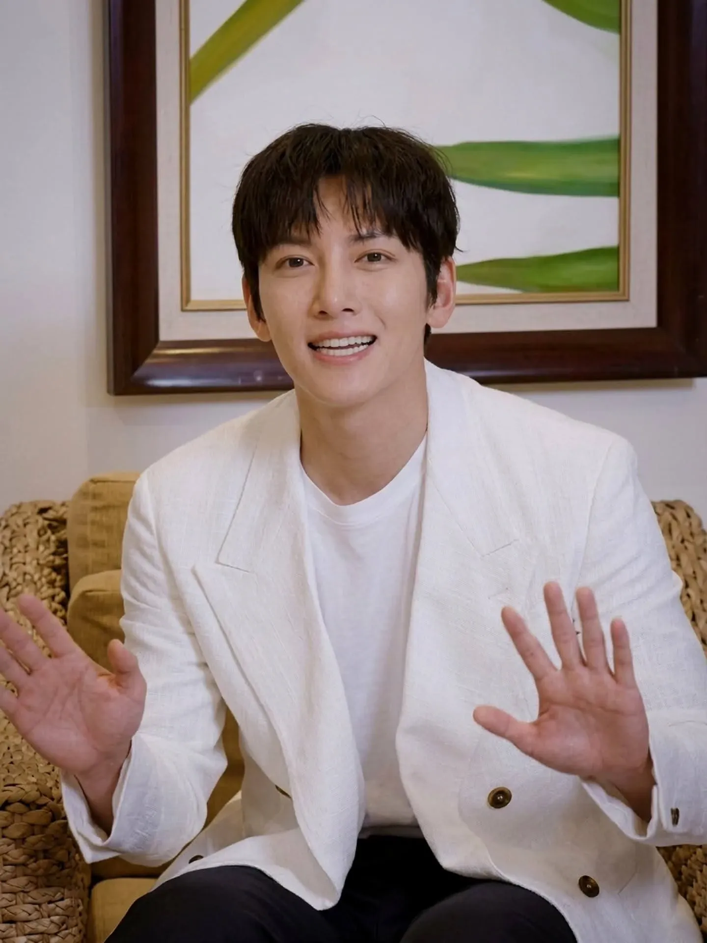 Behind-the-scenes cut of Ji Changwook