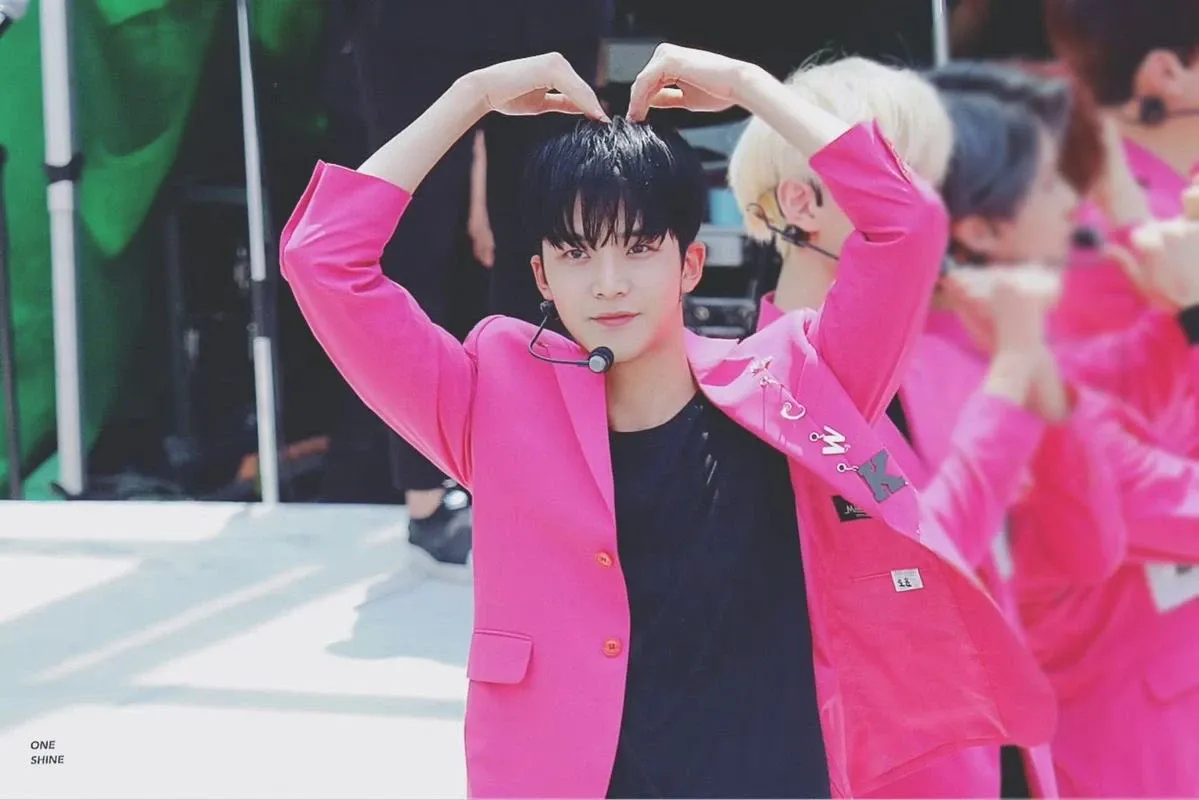 Foto kegiatan terbaru dari Rowoon