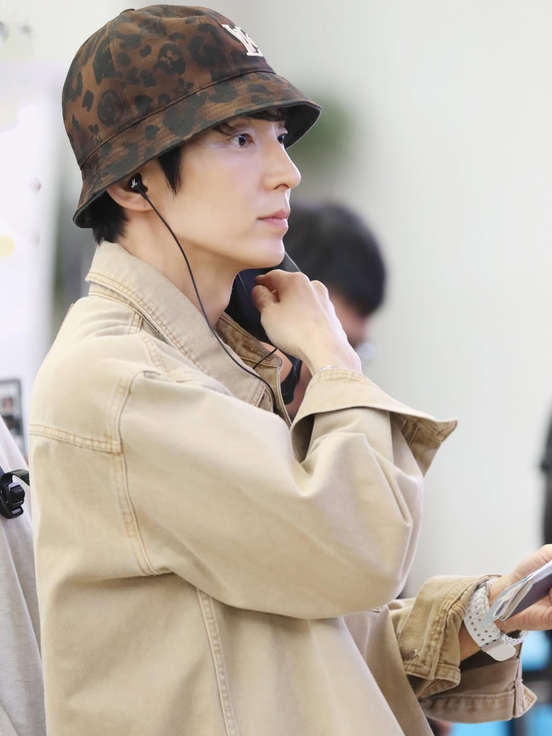 Behind-the-scenes cut of Lee Joongi