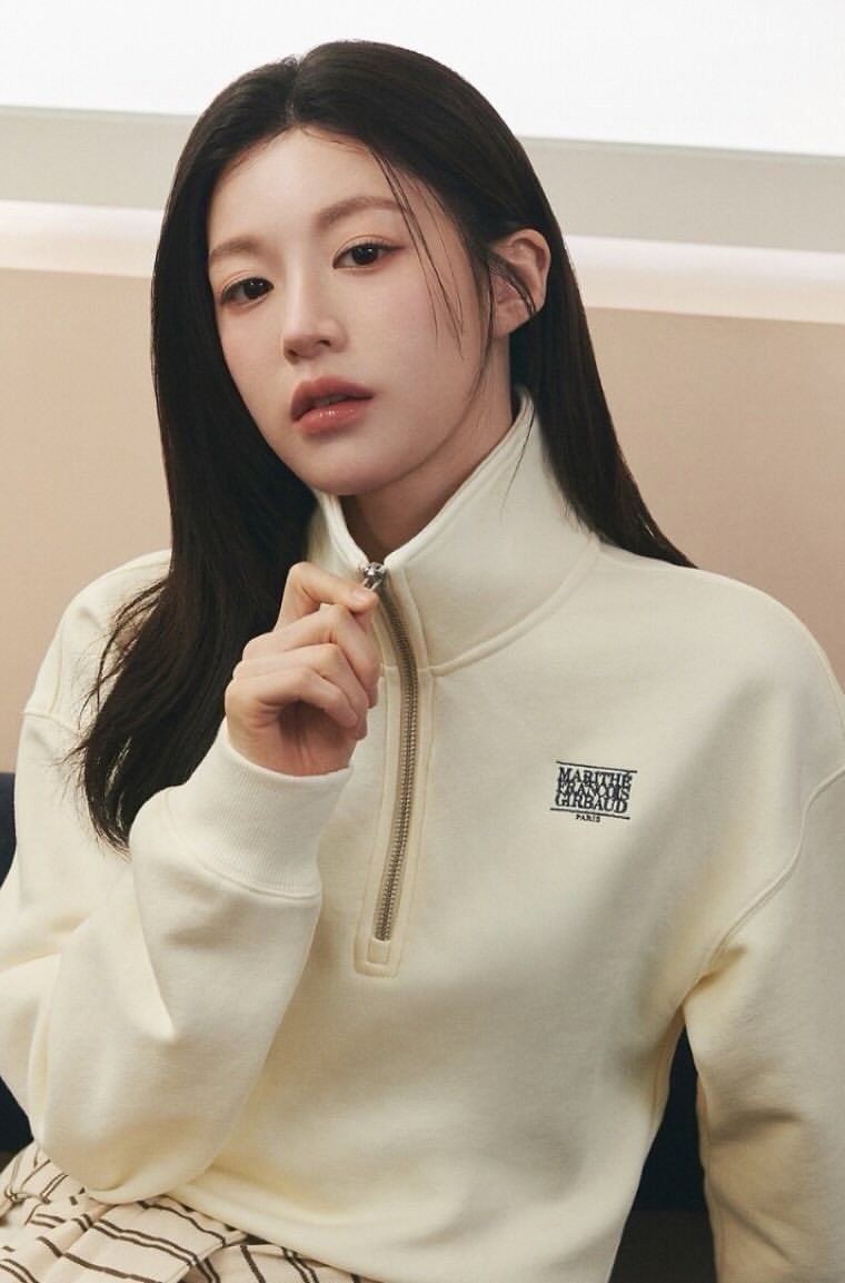 Recent activity shot of Go Younjung