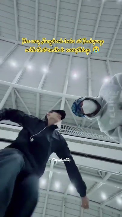 最愛偶像名人粉絲團推薦的金泰亨 (V)背景圖片