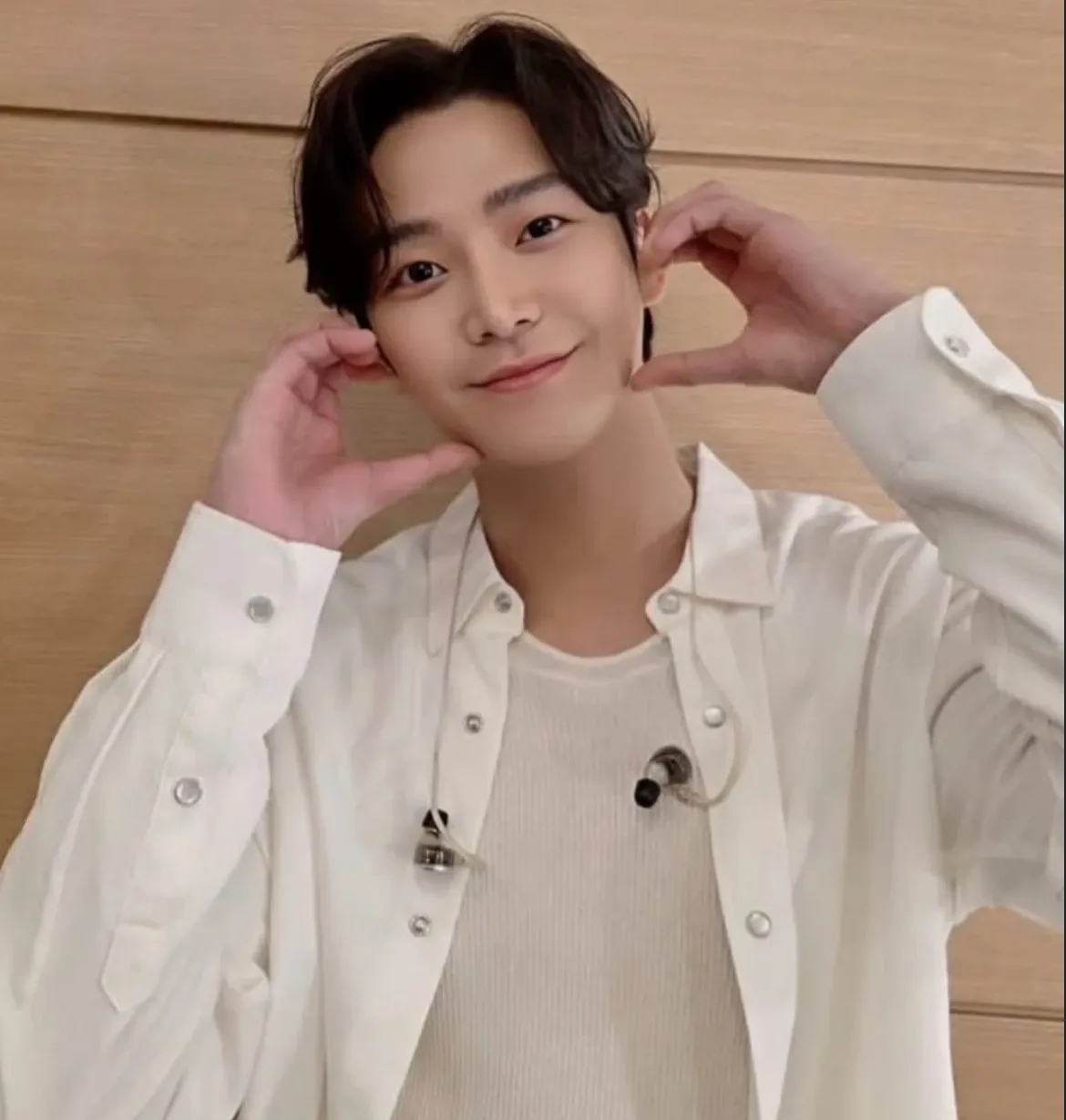 Foto kegiatan terbaru dari Rowoon