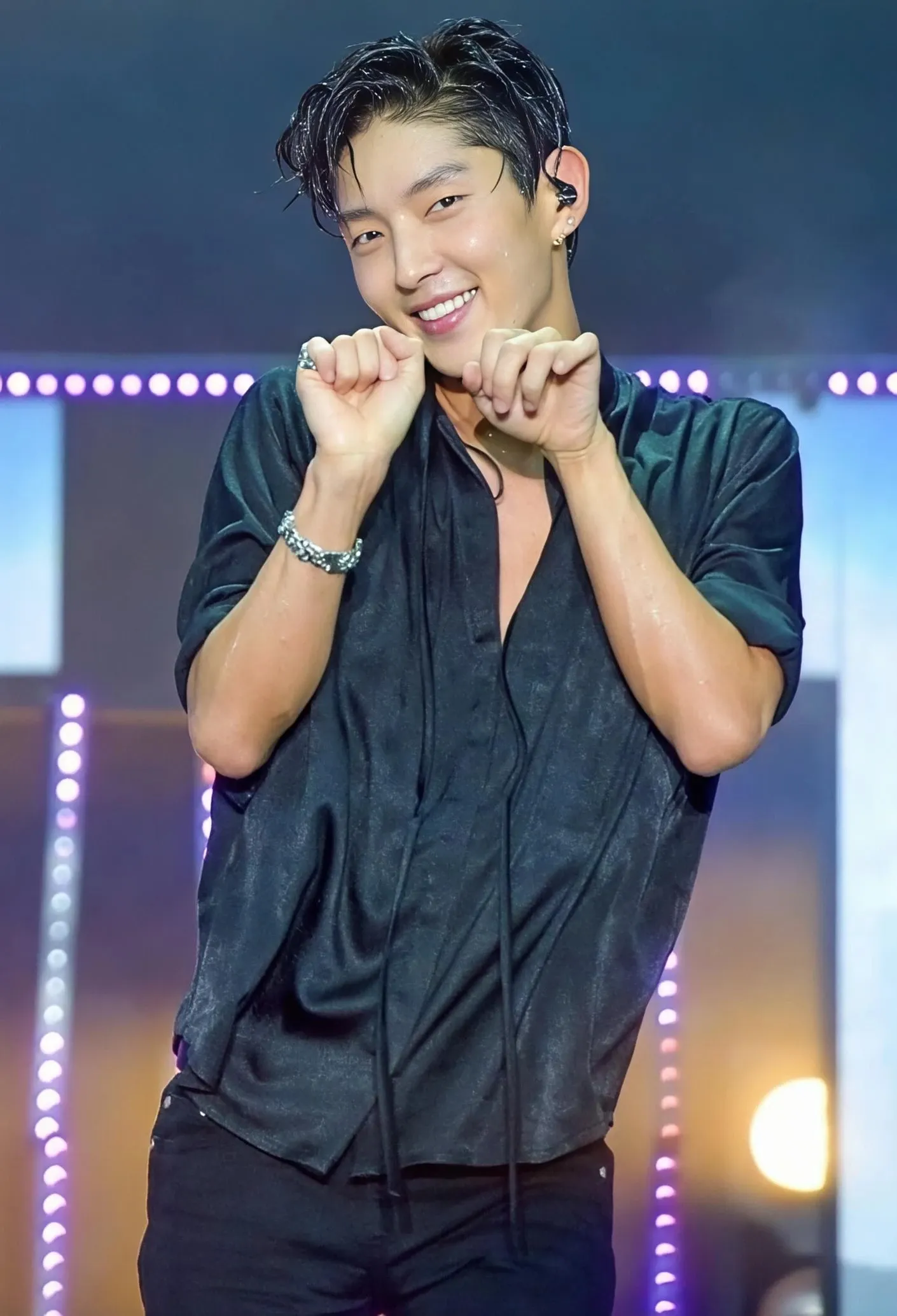 Behind-the-scenes cut of Lee Joongi