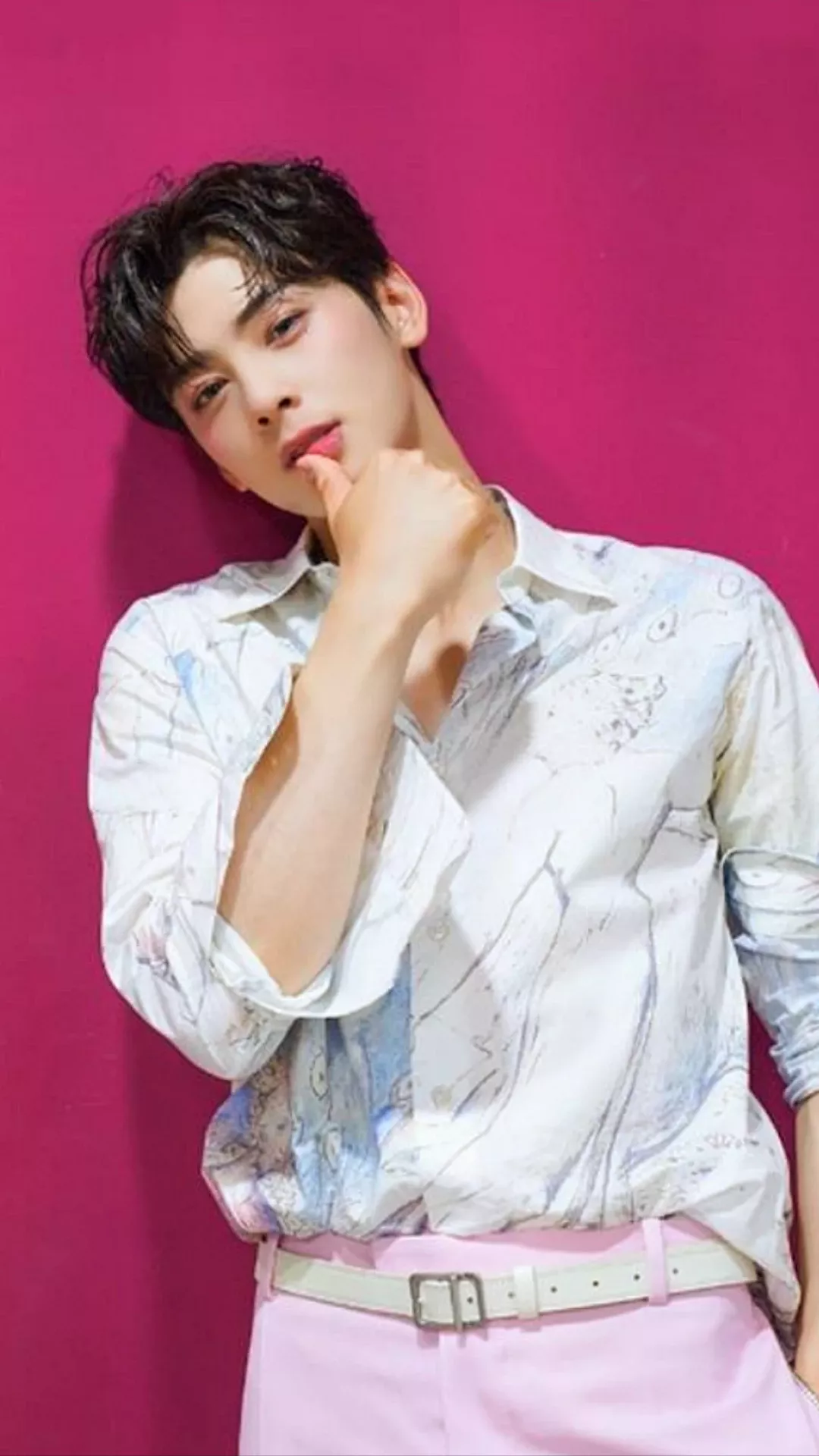 Behind-the-scenes cut of Cha Eunwoo