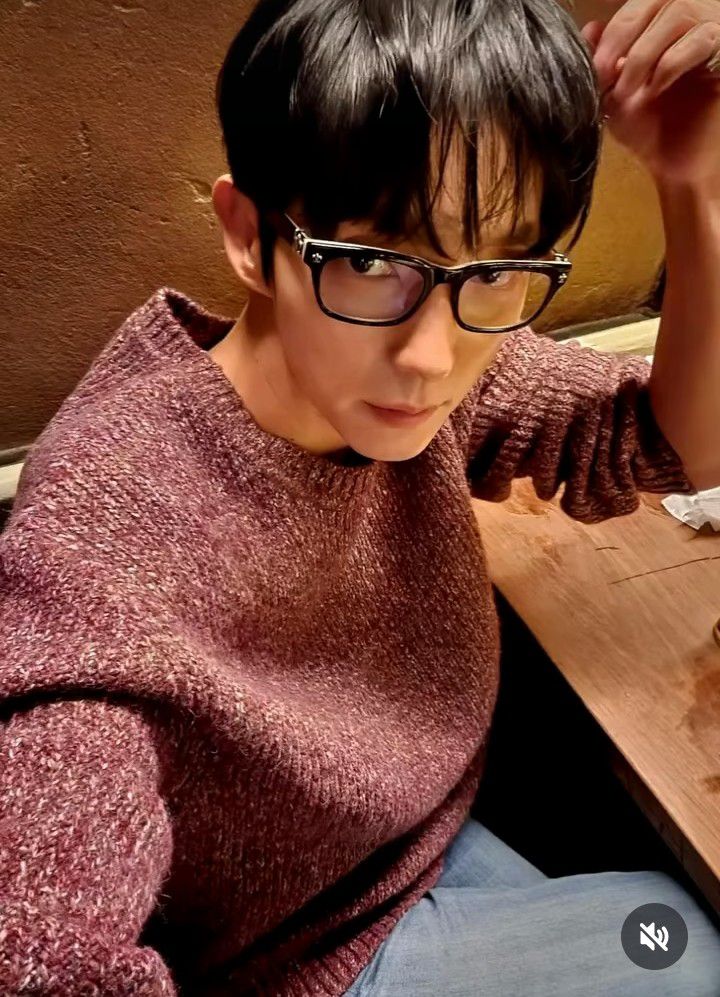 Behind-the-scenes cut of Lee Joongi