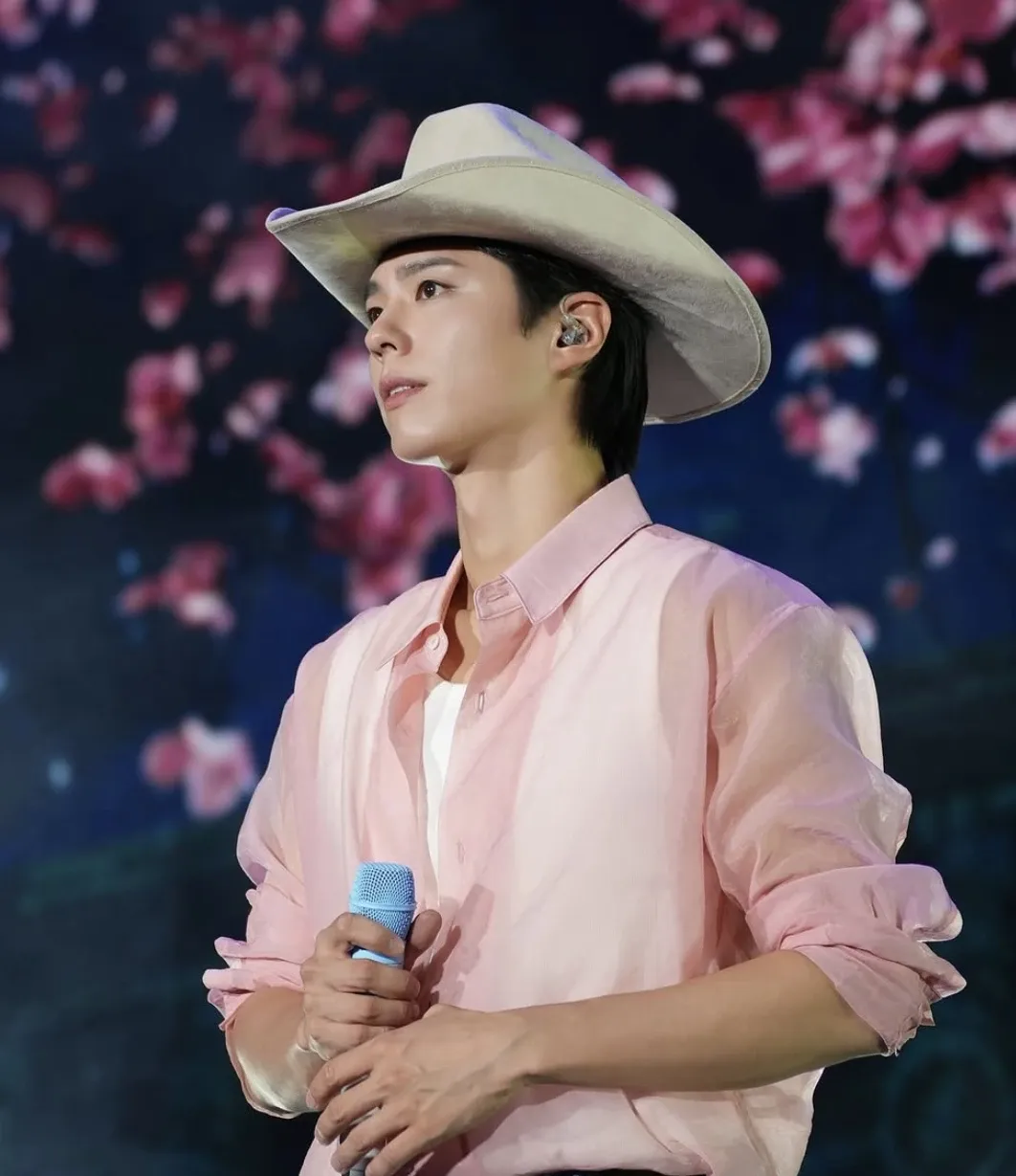 Recent activity shot of Park Bogum