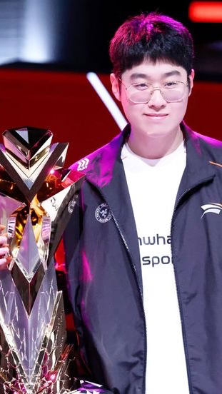 Behind-the-scenes cut of Zeus
