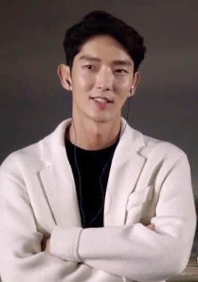 Behind-the-scenes cut of Lee Joongi